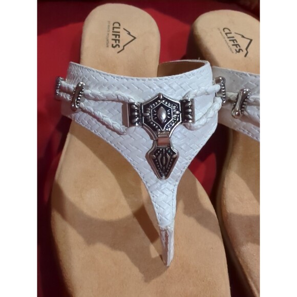 Cliffs by White Mountain Size 8.5 Bailee Thong Sandal White w/ Western Bling NEW - Picture 6 of 7